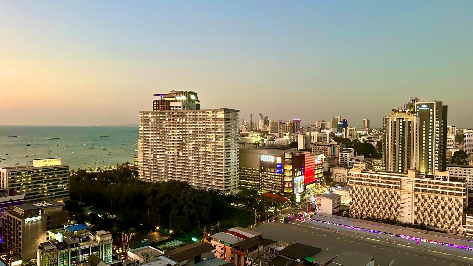 Sea View @the Base Appartement Pattaya